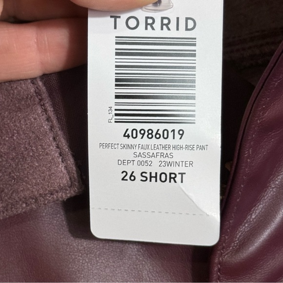 NEW Torrid Perfect Skinny Faux Leather High Rise Pants Maroon Size 26S - Picture 10 of 13